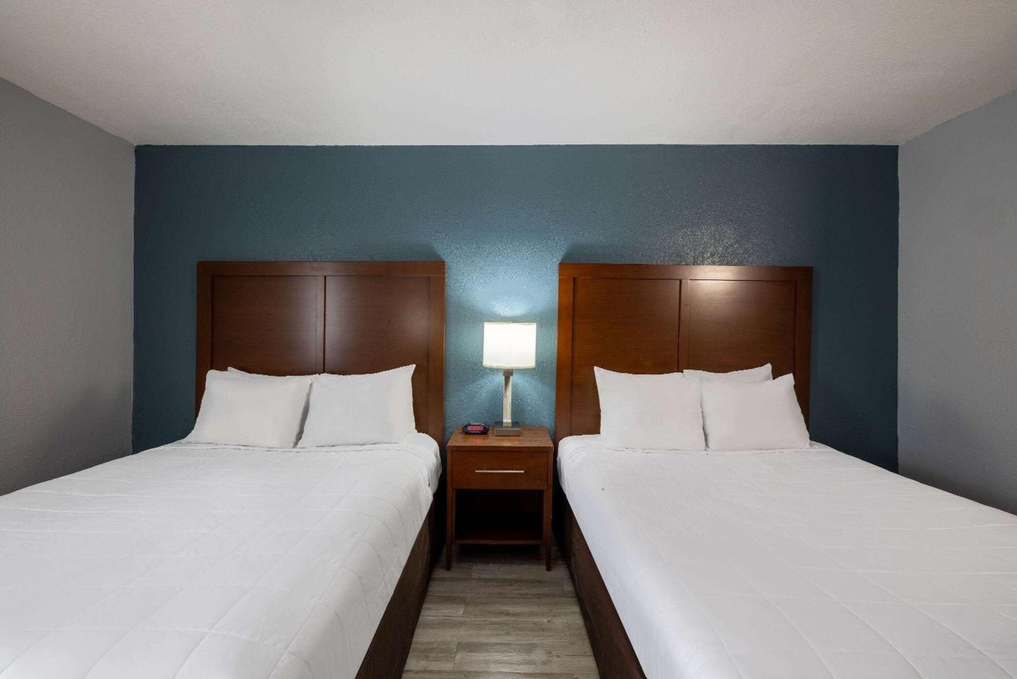Travelodge By Wyndham Brooklyn Center Eksteriør billede