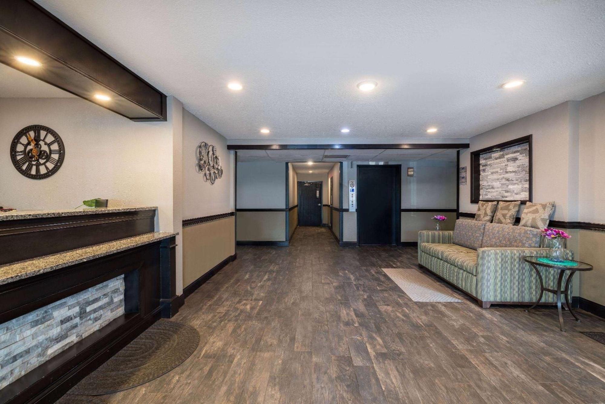 Travelodge By Wyndham Brooklyn Center Eksteriør billede