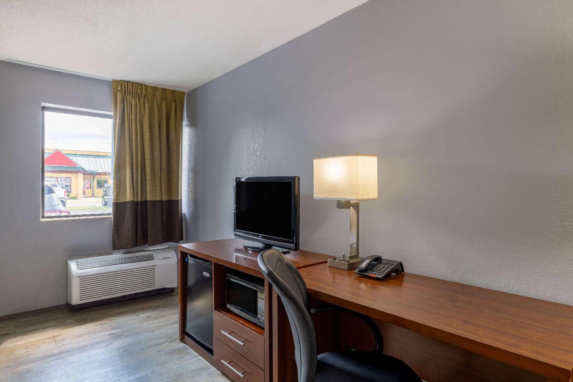Travelodge By Wyndham Brooklyn Center Eksteriør billede