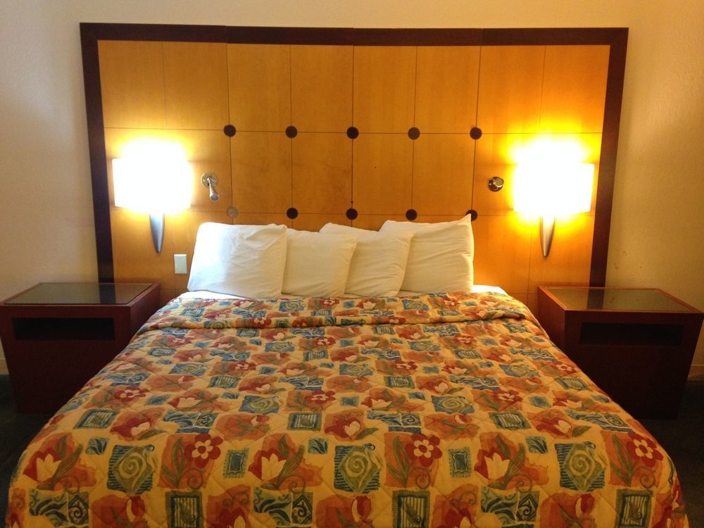 Travelodge By Wyndham Brooklyn Center Eksteriør billede