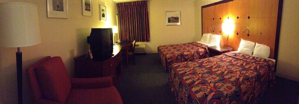 Travelodge By Wyndham Brooklyn Center Eksteriør billede
