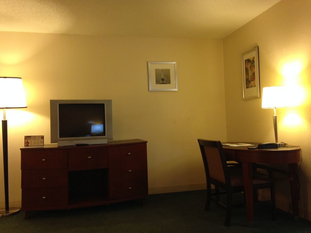 Travelodge By Wyndham Brooklyn Center Eksteriør billede