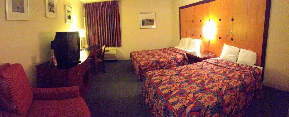 Travelodge By Wyndham Brooklyn Center Eksteriør billede