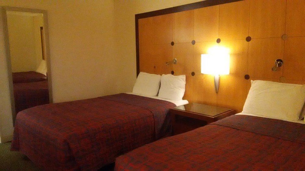 Travelodge By Wyndham Brooklyn Center Eksteriør billede