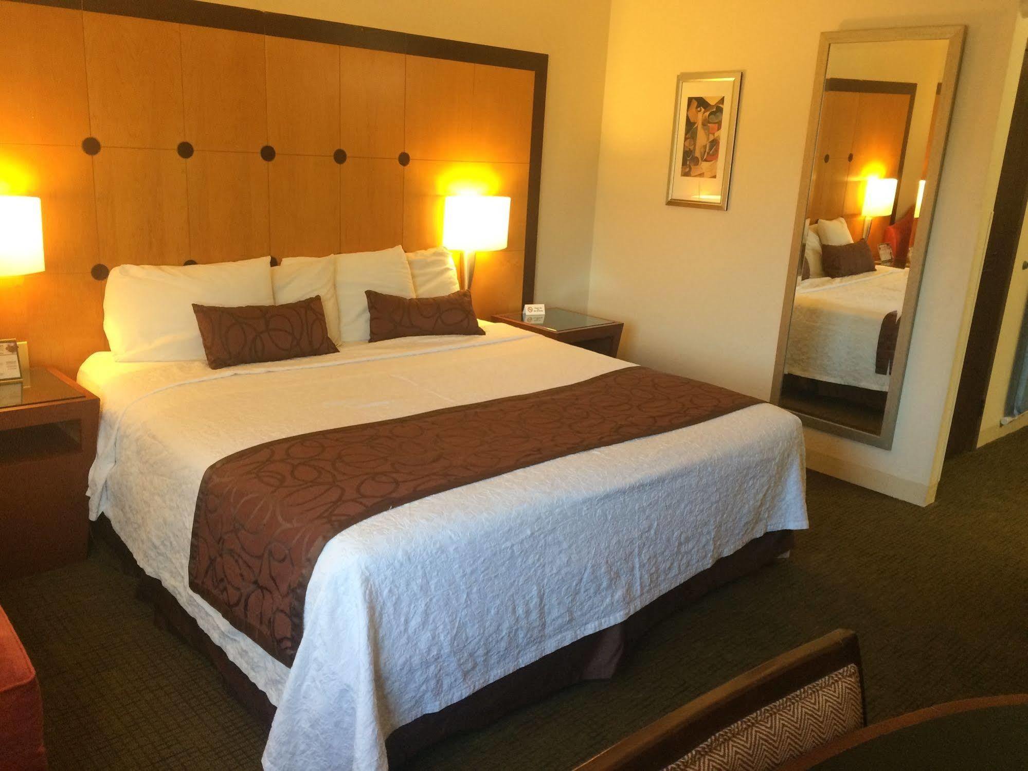 Travelodge By Wyndham Brooklyn Center Eksteriør billede