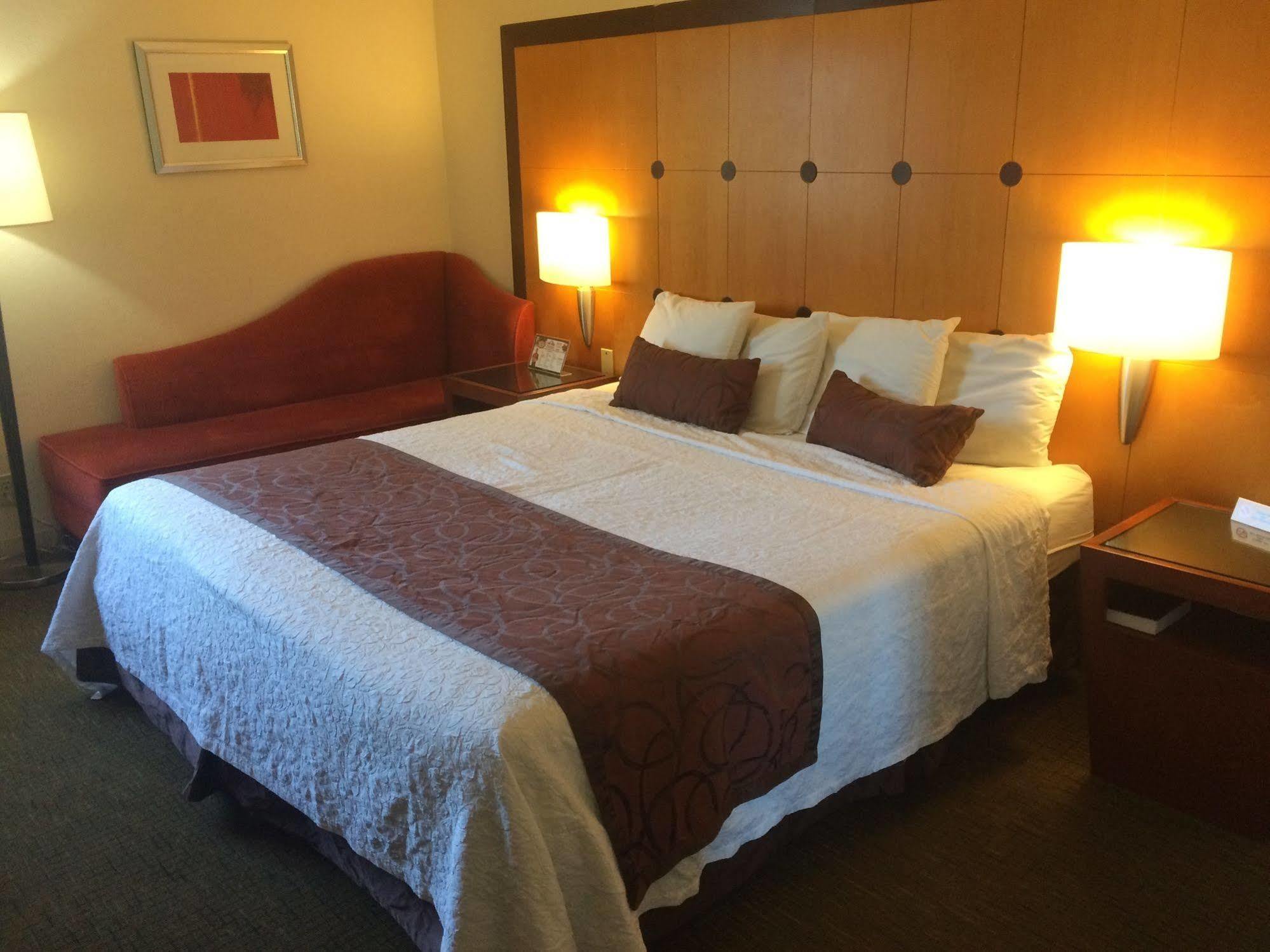 Travelodge By Wyndham Brooklyn Center Eksteriør billede