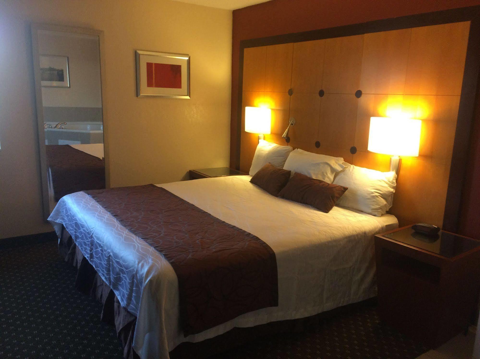 Travelodge By Wyndham Brooklyn Center Eksteriør billede